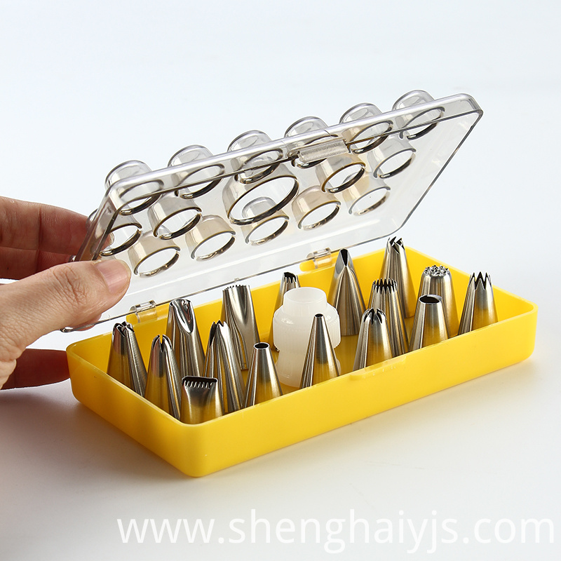 16Pcs Cake Decorating nozzles with plastic box 16Pcs Cake Decorating nozzles with plastic box